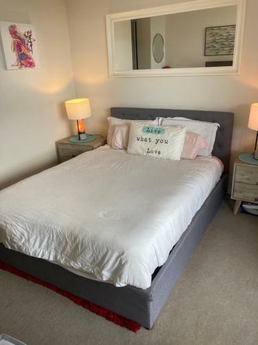 Home Away From Home Private Ensuite Bathroom & Wifi