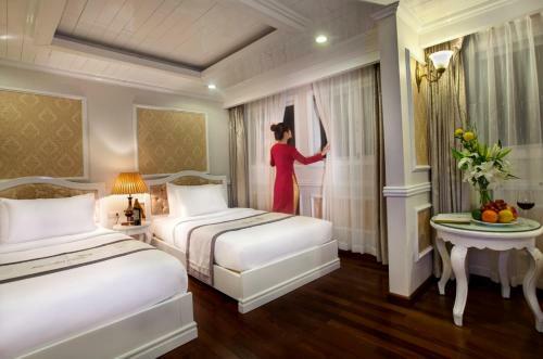 Signature Halong Cruise