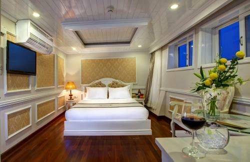 Signature Halong Cruise