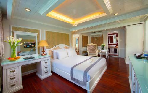 Signature Halong Cruise