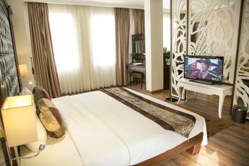 City Bay Palace Hotel