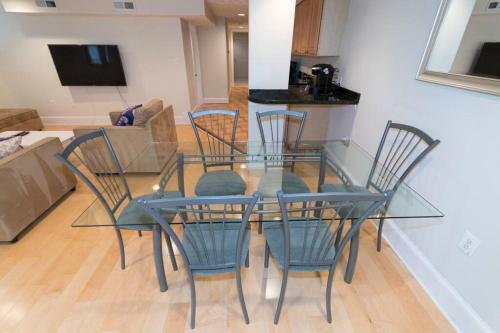 Apartamento Cathedral Charmer--2 Br English Basement, With Garden Access