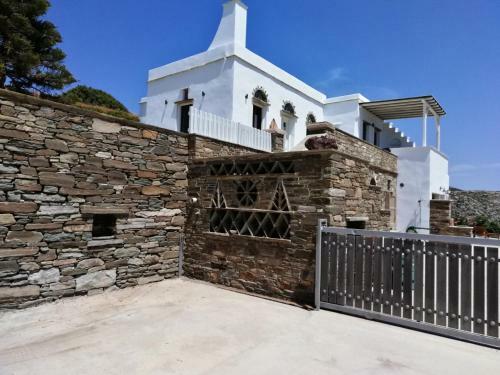 House With Sea And Mountain Views