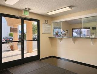 Hotel Super 8 Escondido