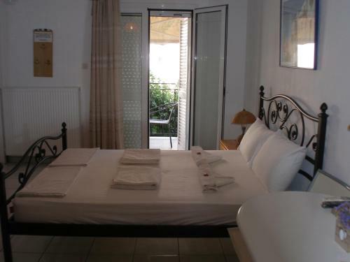 Hostal Efi Apartments (???)