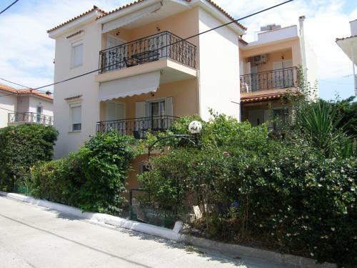 Hostal Efi Apartments (???)