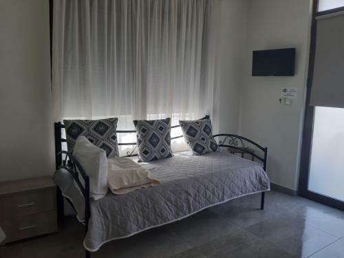 Soula's Sunshine Green Apartment