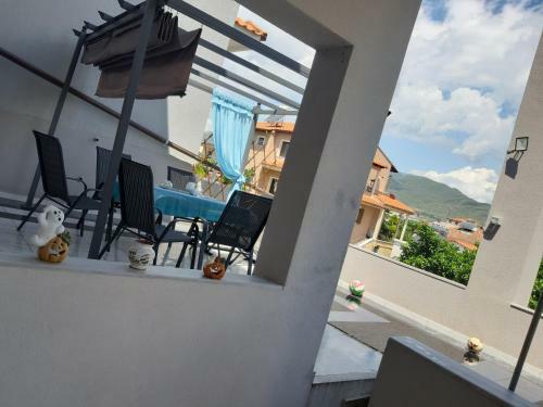 Soula's Sunshine Green Apartment