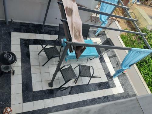 Soula's Sunshine Green Apartment