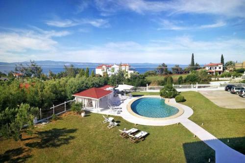 Family Maisonette With Pool #3