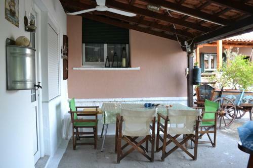 Traditional Villa Nea Peramos