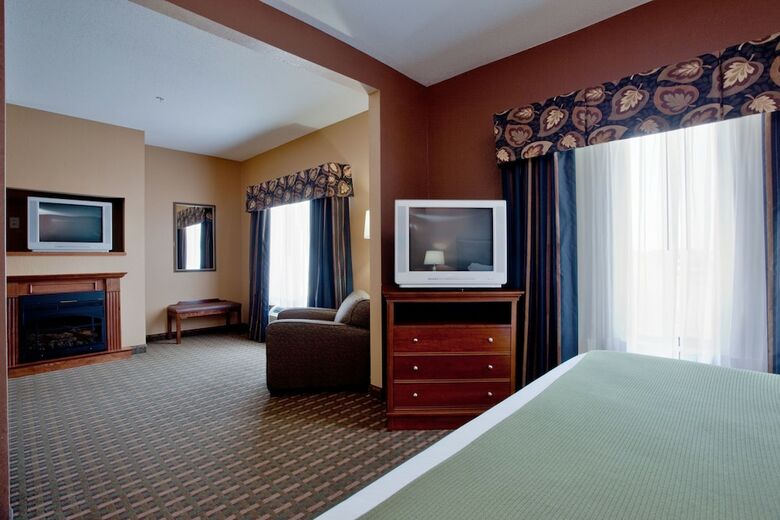 Holiday Inn Express Hotel & Suites Suffolk