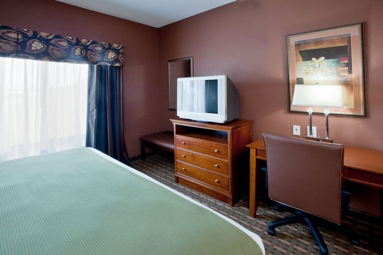 Holiday Inn Express Hotel & Suites Suffolk