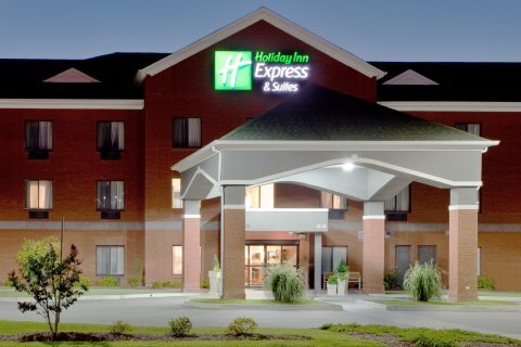 Holiday Inn Express Hotel & Suites Suffolk