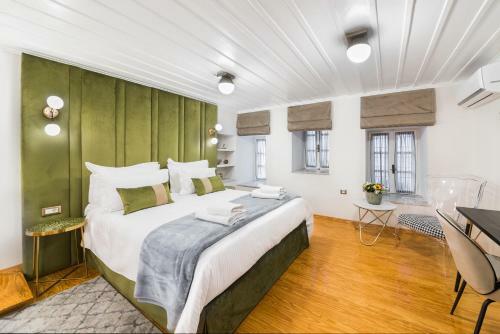 Mavrogenous Luxury Apartments