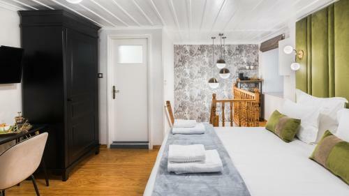 Mavrogenous Luxury Apartments