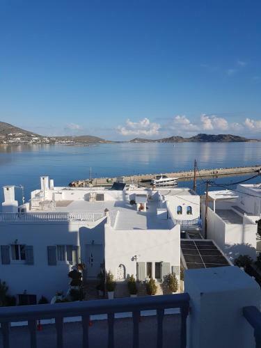 Studios Flora In Naoussa Paros