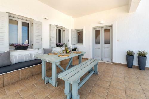 Sun Smiles In Naousa, Paros