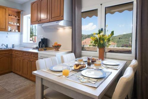 Villa Apella ? Private Yard & Pool ? 8 Guests
