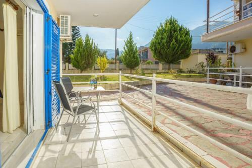 Alexandros Luxury Apartments Nyrdi