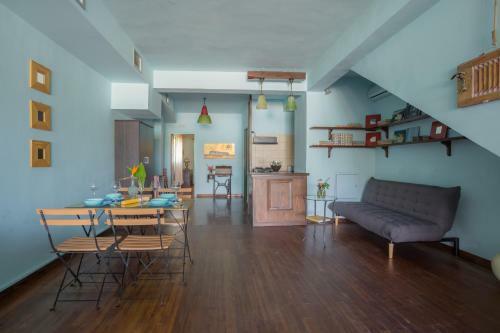 Out Of The Blue Apartment