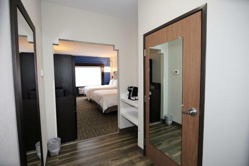 Holiday Inn Express Hotel & Suites Ashland