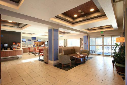 Holiday Inn Express Hotel & Suites Ashland