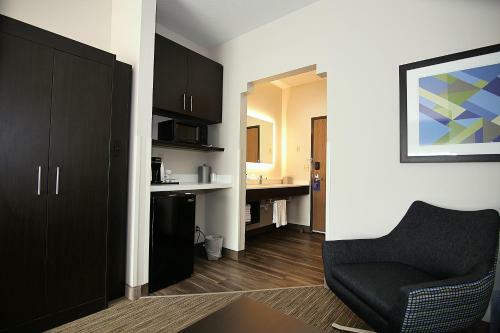 Holiday Inn Express Hotel & Suites Ashland