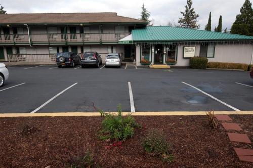 Motel Cedarwood Inn