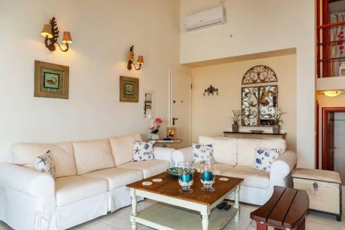 Luxury Nikiti?s House