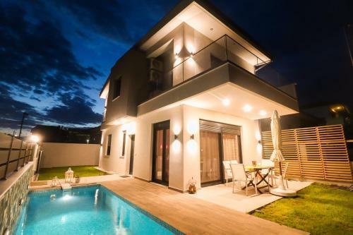 Luxurious, 3-bedroom Villa With Private Pool