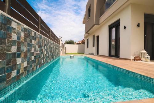 Luxurious, 3-bedroom Villa With Private Pool