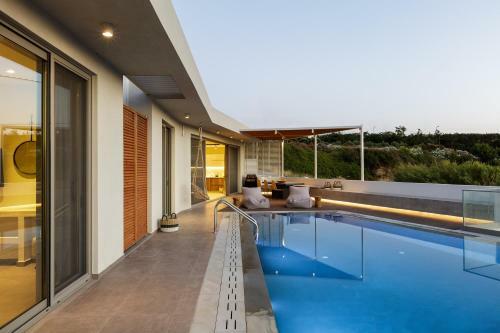 Sueno Villa, Enchanting Escape By The Sea!