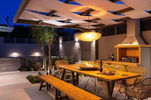 Lagoon Seabreeze Villa, Sumptuous Retreat!