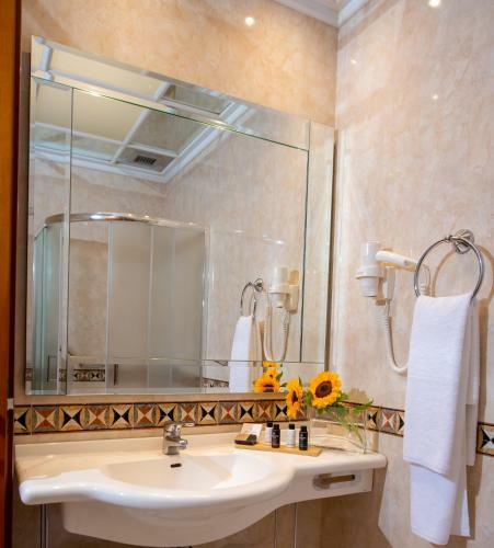 Hotel Patra Palace