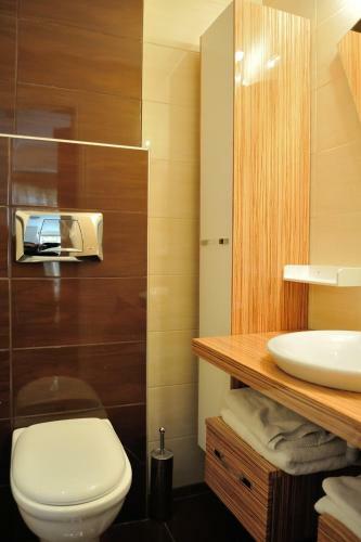 Adonis City Hotel