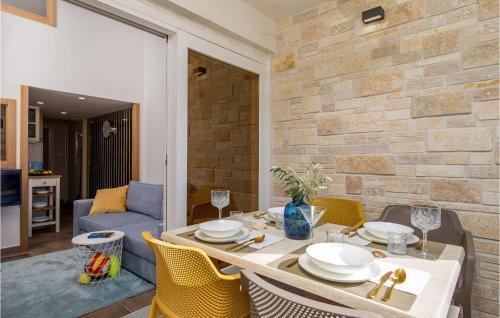 Amazing Apartment In Gajac With 2 Bedrooms