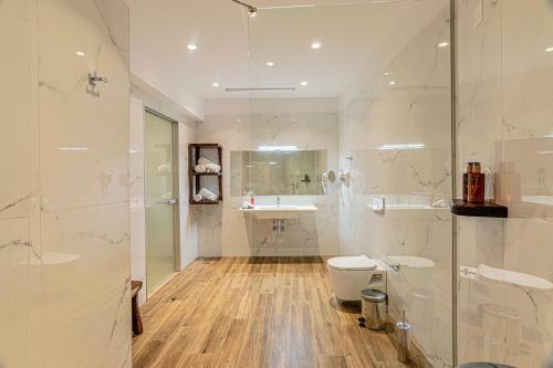 Hotel F & S Lounge Suites