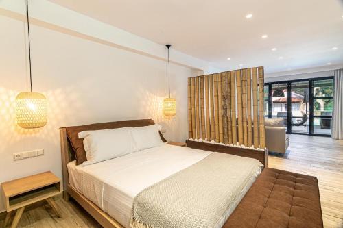 Hotel F & S Lounge Suites