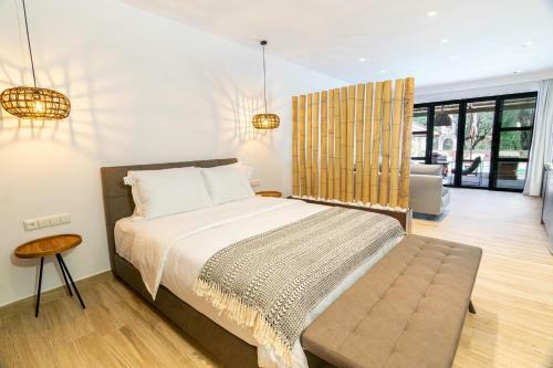 Hotel F & S Lounge Suites