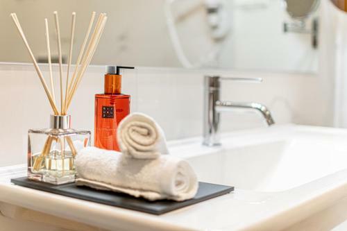 Hotel F & S Lounge Suites