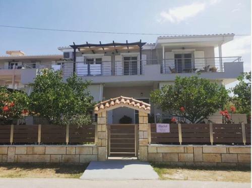 Apartment With 2 Bedrooms In Ammoudia
