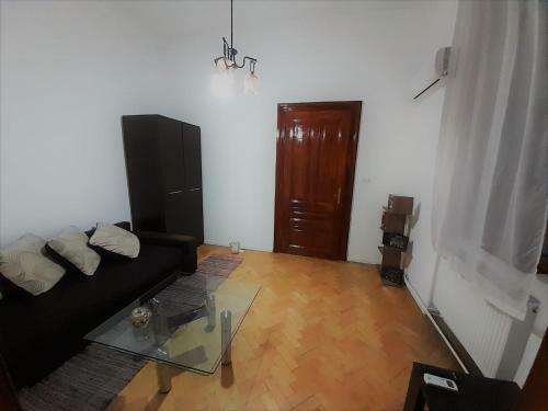 Newly Refurbished Apartment With Patio