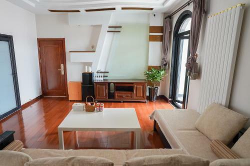 Tiezhu Party Holiday House