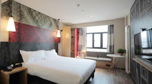 Ibis Urumqi Weixing Square Hotel