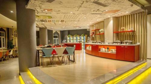 Ibis Urumqi Weixing Square Hotel