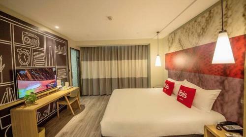 Ibis Urumqi Weixing Square Hotel