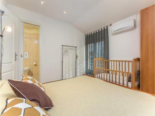 Apartment Zbandaj V
