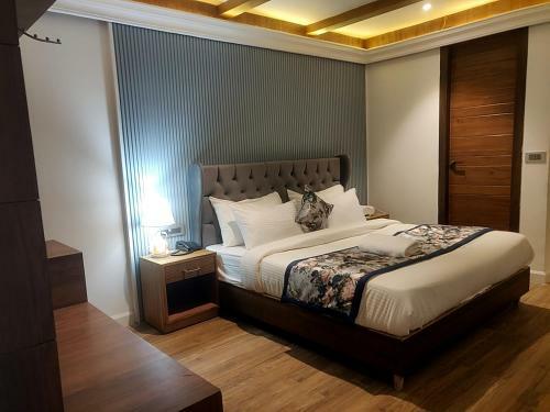 Hotel Sapling By Lujo Grand