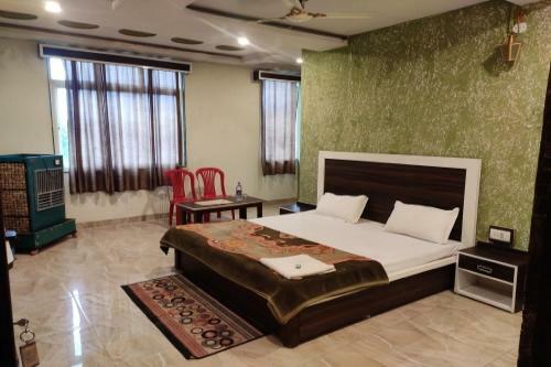 Hotel Spot On 86122 Pachmarhi Hills